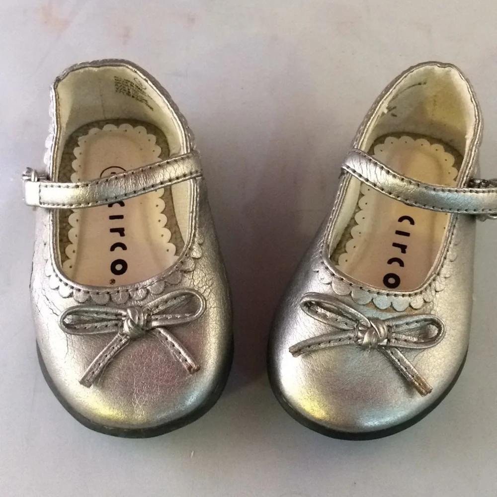 CIRCO Metallic Gold Baby Shoes size 3 Corcoran